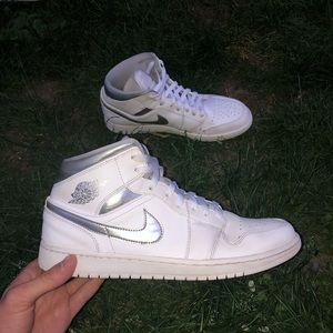 🔥 Air Jordan 1 White with reflective swoosh +back